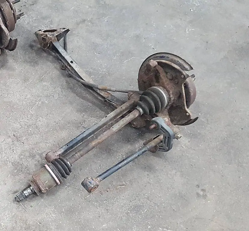 Subaru Impreza GT Achsschenkel HR mit Antriebswelle