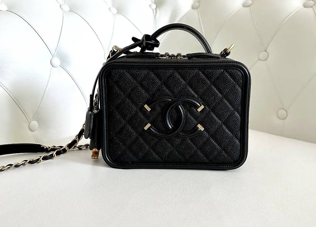 Chanel Vanity Bag medium schwarz in Caviar Leder