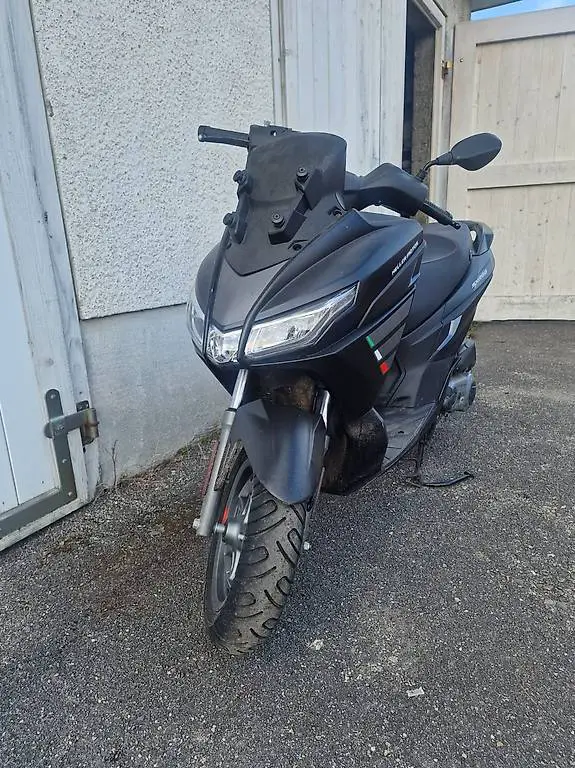 Aprilia SXR50 (2022 Jahrgang) 3.000km (Gelbe Nummer )
