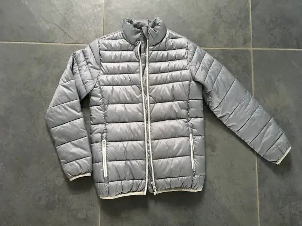 Wattierte Jacke in Grösse 140 in schönem grau