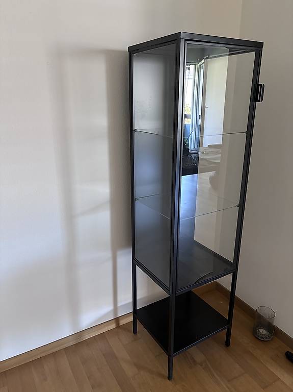 Gratis Massive Glasvitrine wie neu 155x43 cm