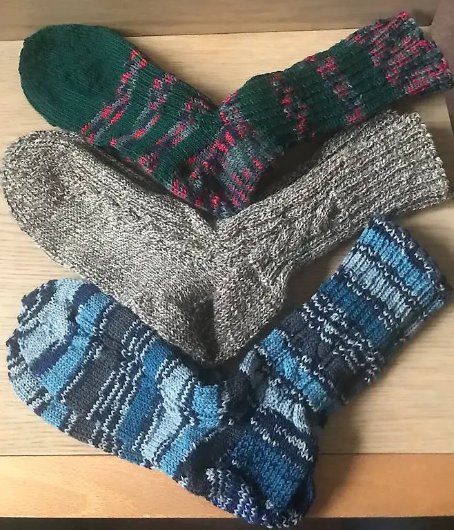 Schöne gestrickte Herrensocken NEU Grösse 41/42/43