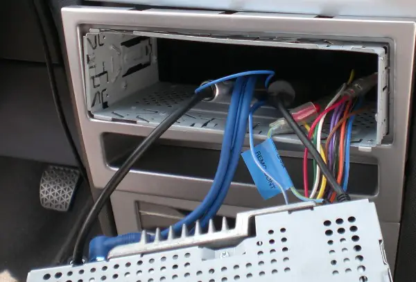 Reparaturen - Montage Service Autoradio Hifi Geräte KV wird