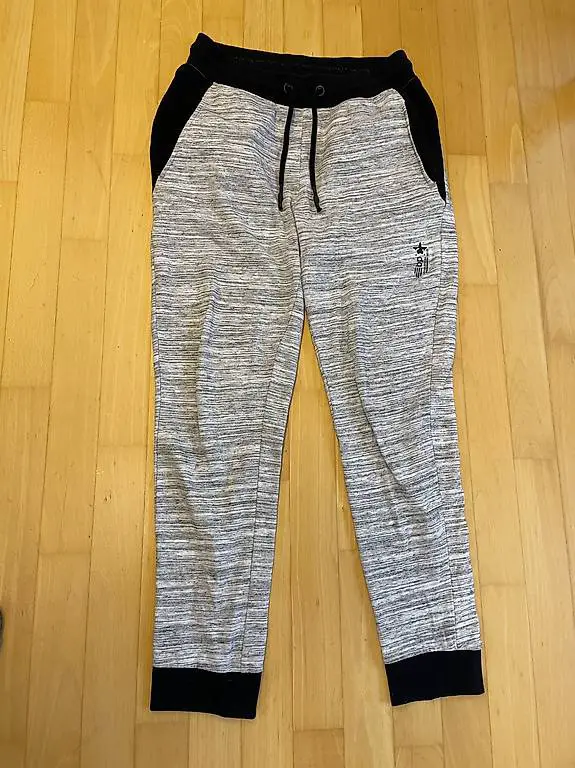 Trainerhose grau Jungs Gr. 48/50
