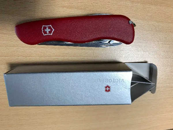 neues unbenutztes Sackmesser Victorinox Modell Outrider rot
