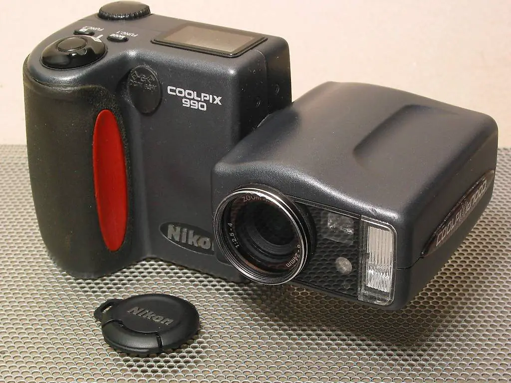 NIKON Coolpix 990 Digitalkamera Klassiker v. 2000 3.3 MP RAR