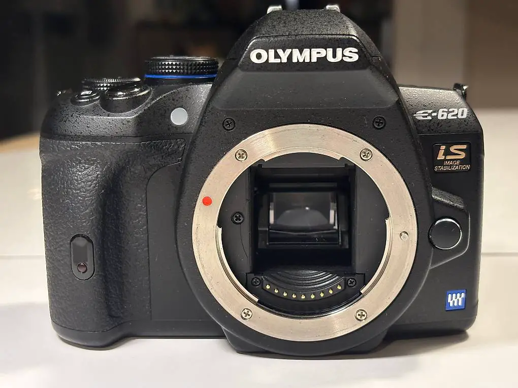 Olympus E-620 DSLR + 14-42mm Objektiv inkl. Batteriegriff