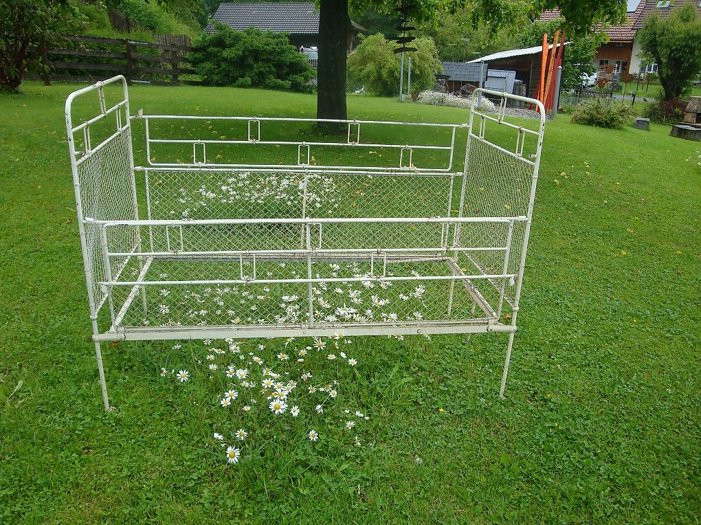 Zu Verkaufen "Antikes - Kinderbett"