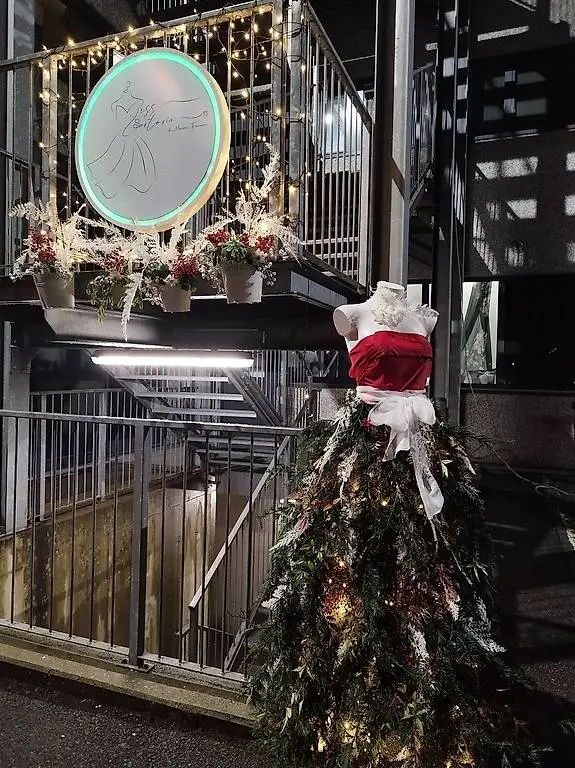 insegna negozio luminosa