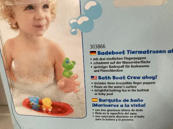 Badeboot mit Tiermatrosen