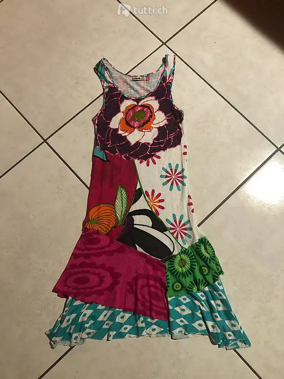 Neuwertiges Desigual Trägerröckli Grösse 11/12