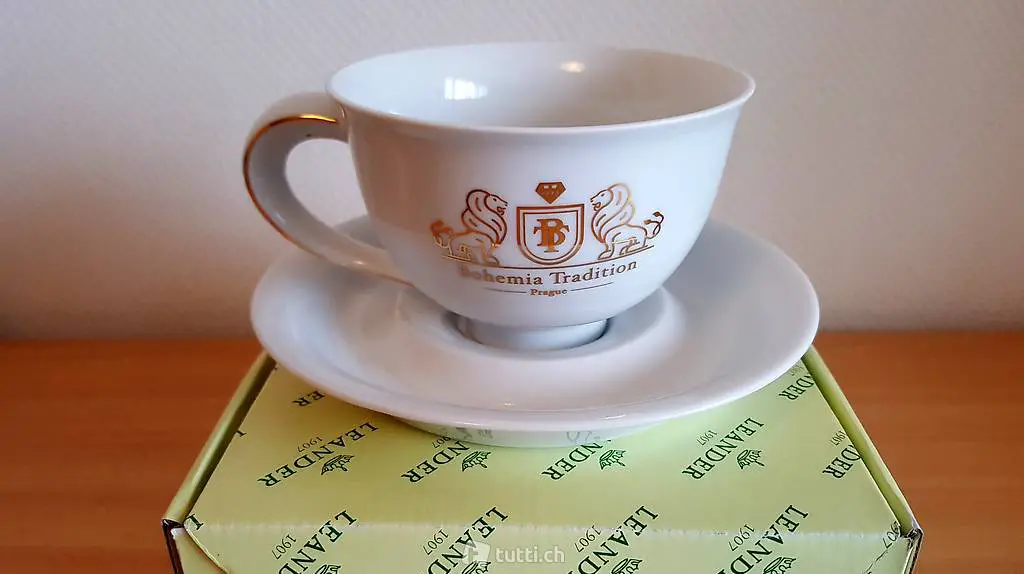 Tasse mit Untertasse aus Böhmisches Porzellan