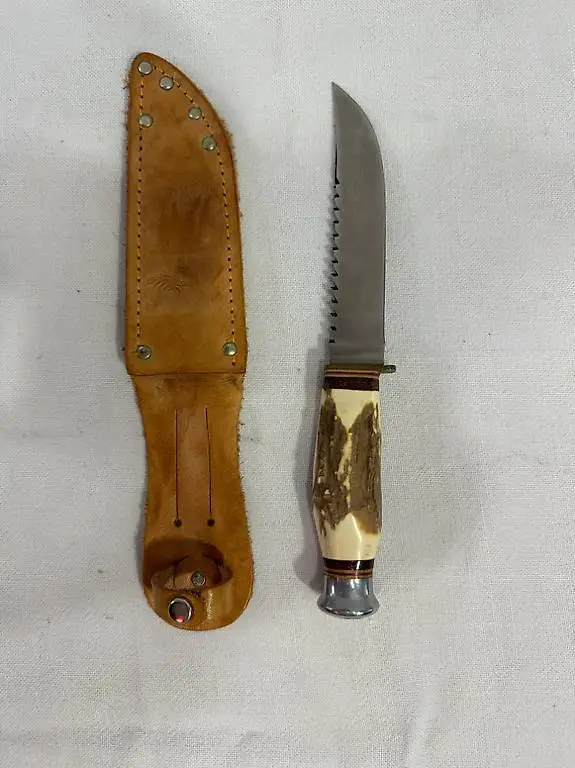 Vintage Jagdmesser mit Lederscheide -Rustikales Sammlerstück