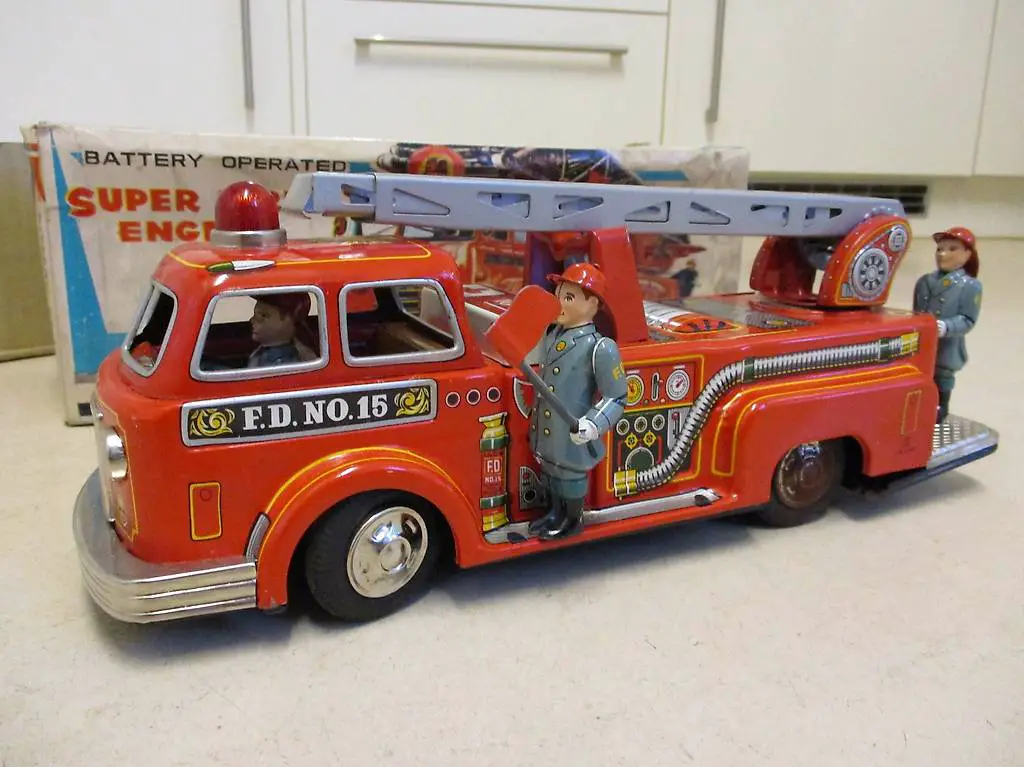 Blech-Auto Feuerwehr Pompiers STI 50er 60er in OVP