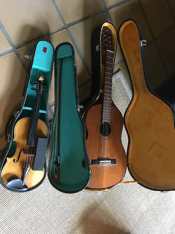 Geige / akkustische Gitarre, inklusive Koffer