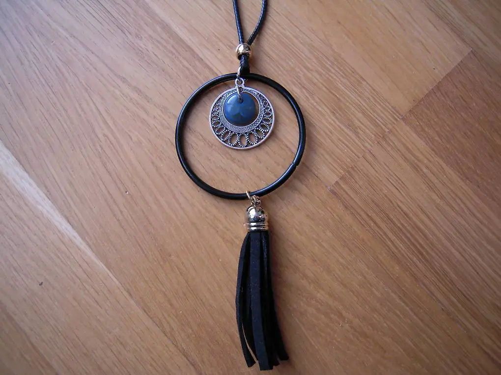 Neuwertige Modeschmuckkette