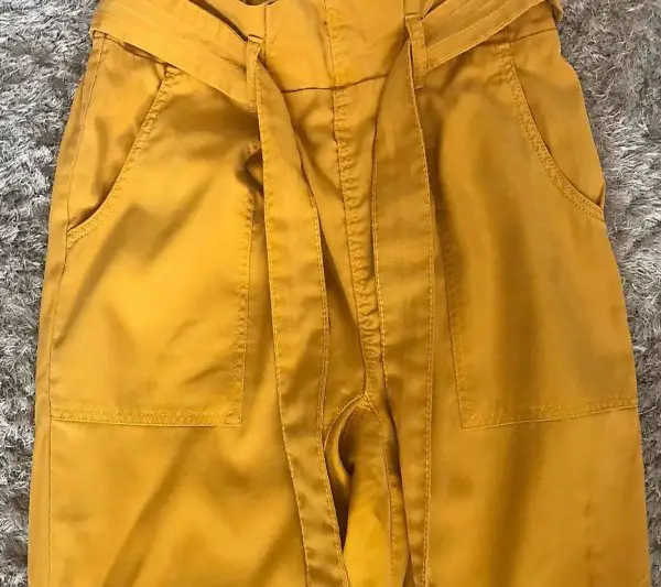 Grösse 36 Damen Hosen gelb mit Stoffgürtel gebraucht