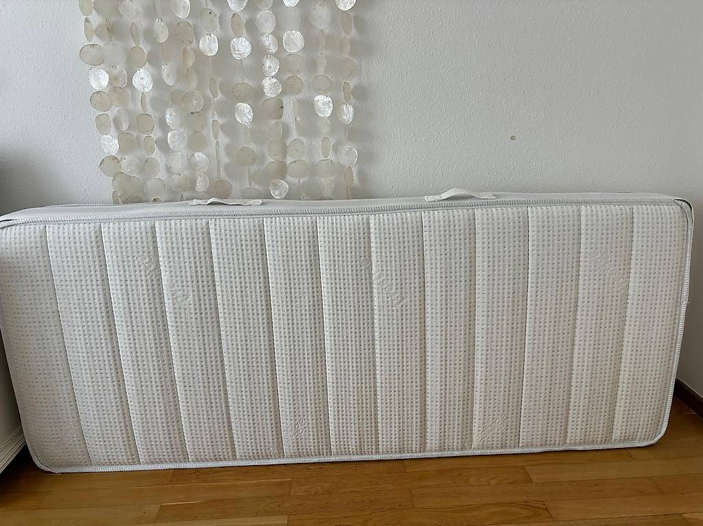 Fast ungebrauchte Robusta-Matratze zu verkaufen