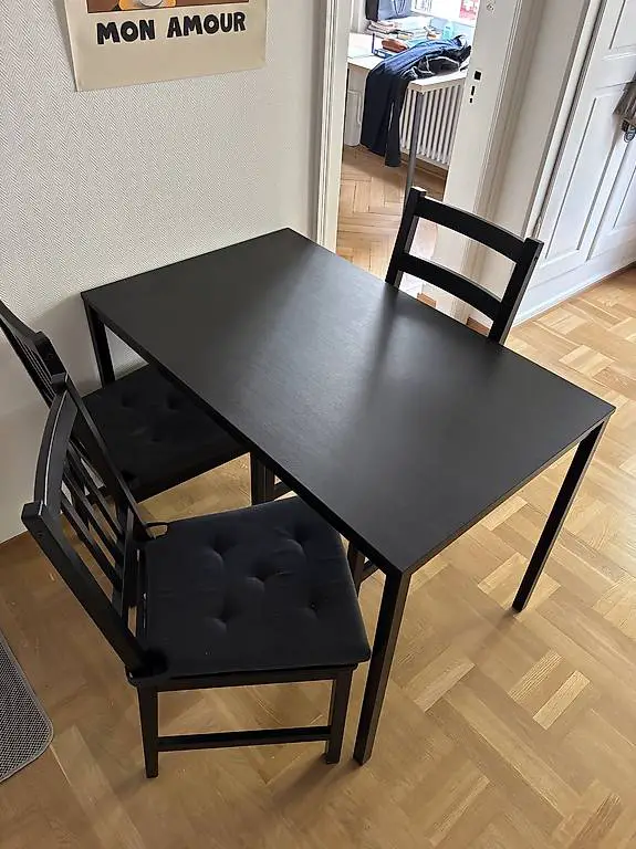 Ikea Tisch mit Stühlen