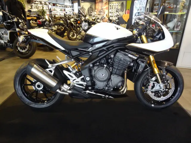 triumph speed triple 1200 rr