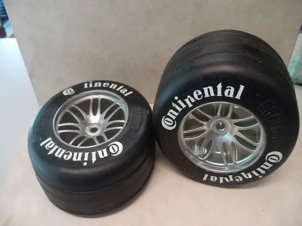 2 Pneus GRP TYRES neu für 1:5 / 1:6 Cars