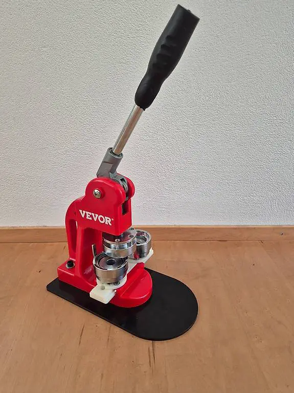 Buttonmaschine mit Kreisschneider 44 mm