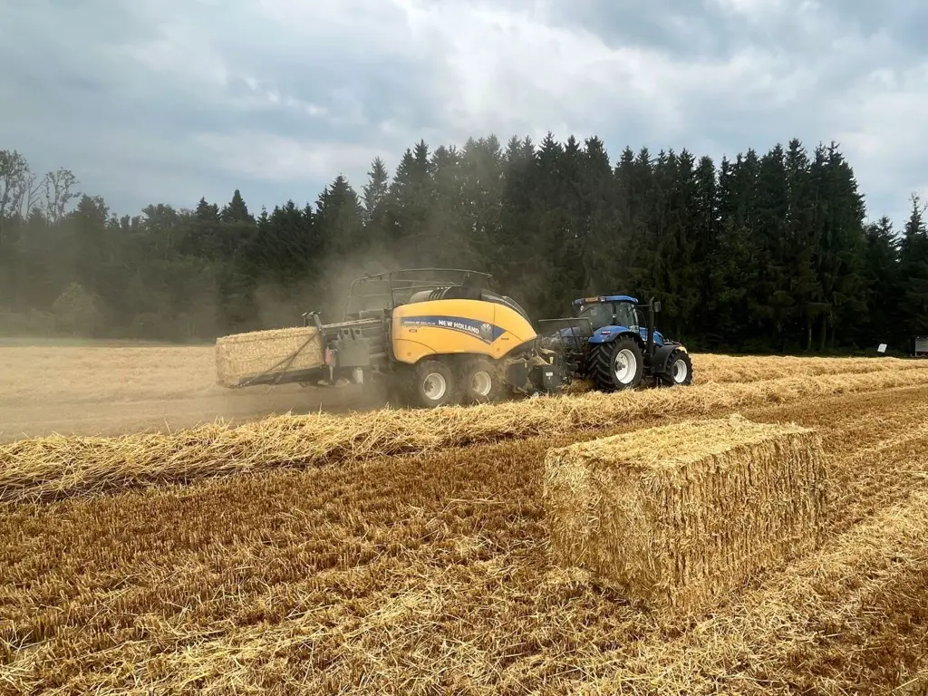 New Holland BB 890 Plus