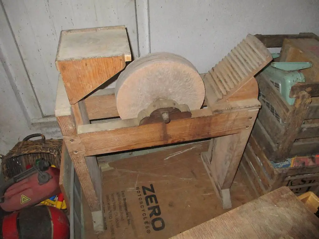 Schleifstein Alpine Chic Deko Rustico-Style Werkstatt Bauern