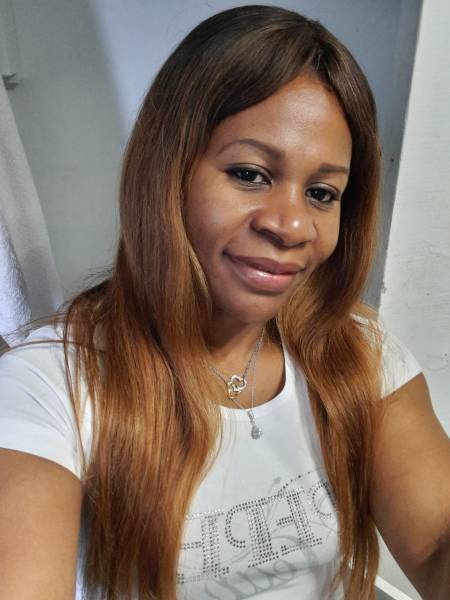 Belle petite africaine naturelle