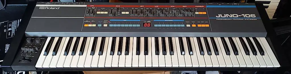 Roland Juno 106 Synthesizer
