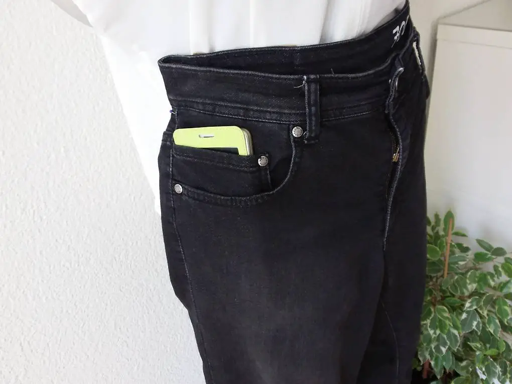 Herren Jeans Relax Bund 42 cm S/M (ital 46) Handy-Tasche
