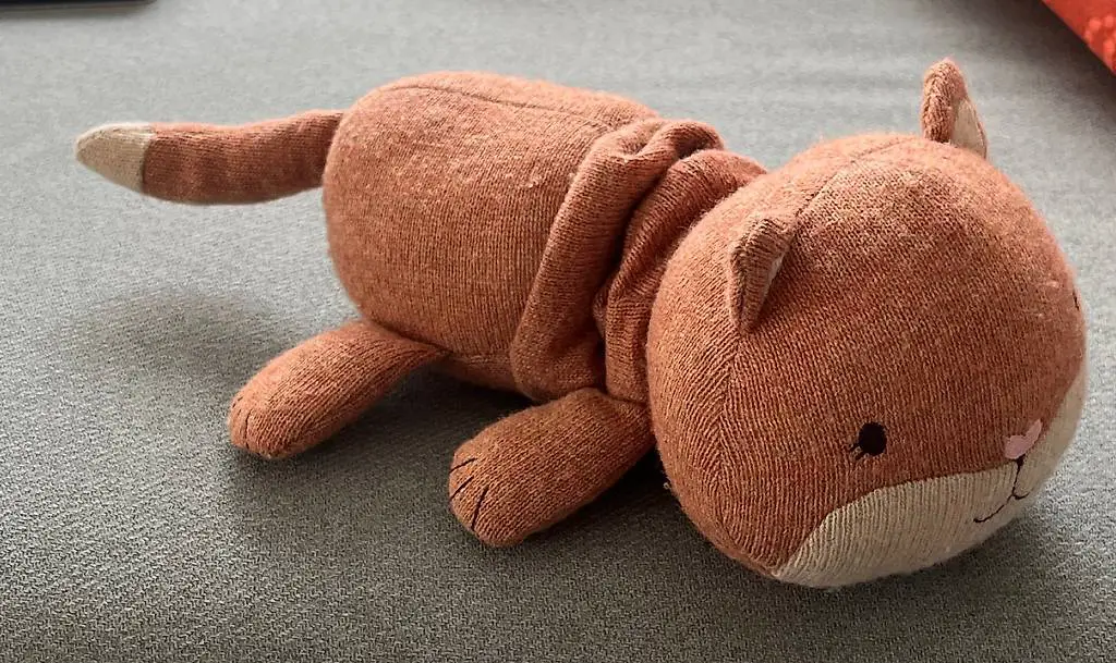 Kuscheltier Katze mit Spieluhr