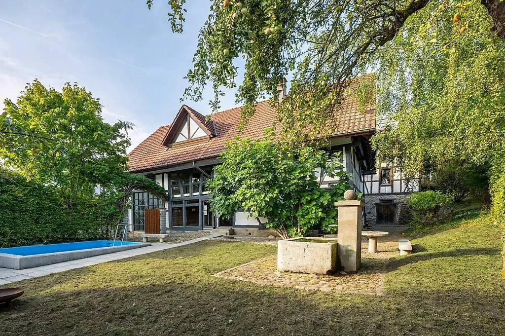 historisches riegelhaus mit schwimmbad und speicher