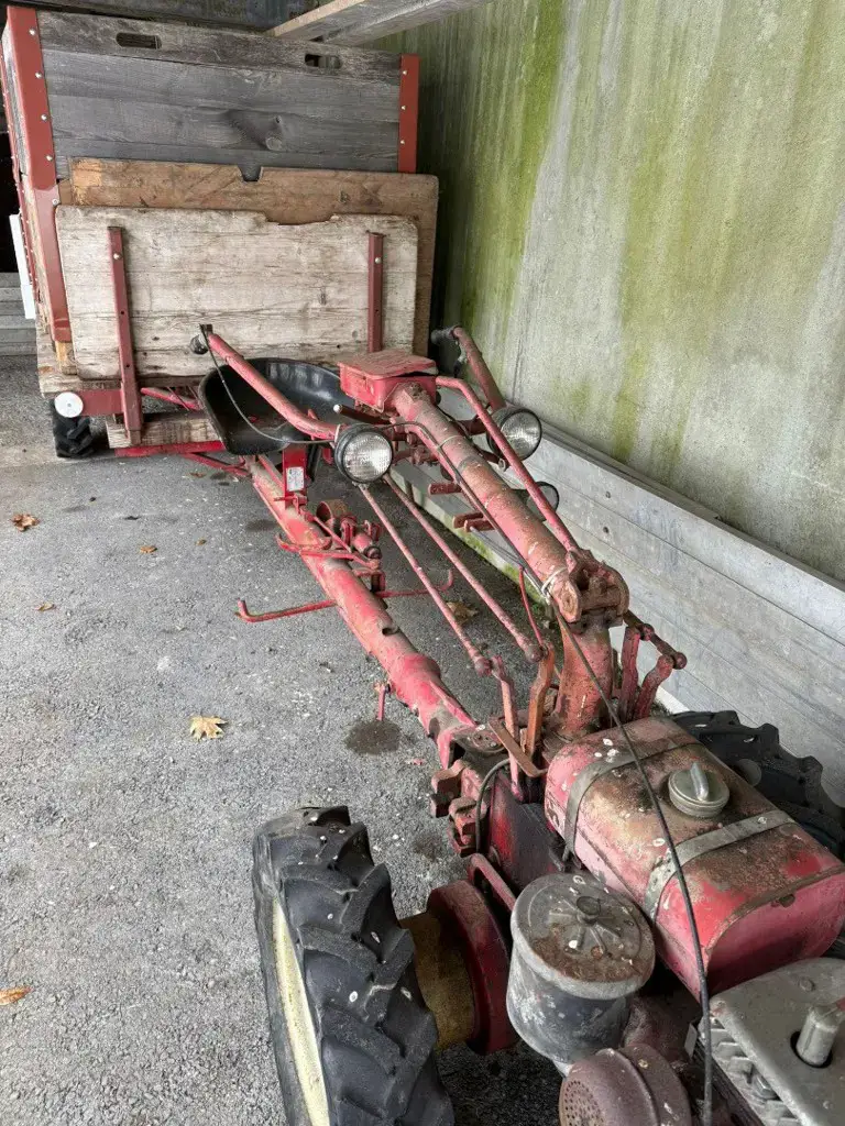 Motormäher Aebi AM 30 mit Triebachsanhänger