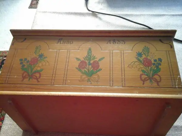 3 Stück= 50J.Kambly-Holztruhe /Schachtel u Brezeli Blech