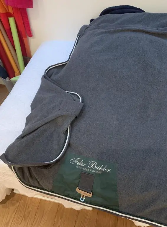 Abschwitzdecke aus Fleece, 155cm, grau mit grünem Einfass