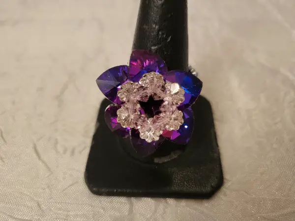 Blumnen ring aus glasherzen