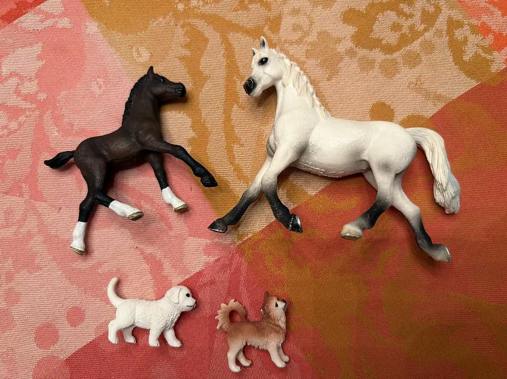 Schleich Pferd Fohlen und 2 Hunde