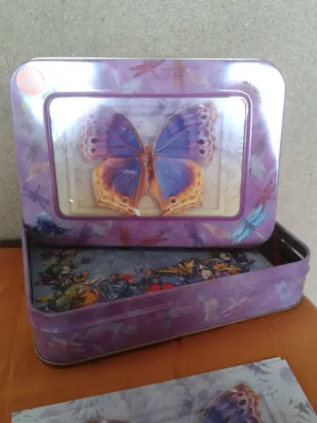 Kunstkarten in einer Zinnbox (Schmetterlinge)
