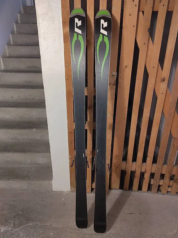 Tourenski Rosignol mit Fell und Harscheisen