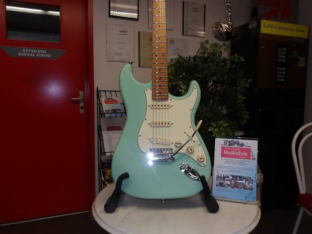 e-gitarre fabrikneue, fender stratocaster copie. günstig