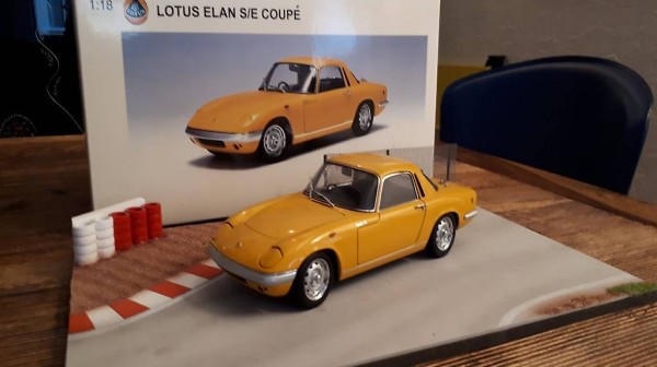 Vendo modellino AutoArt Lotus Elan