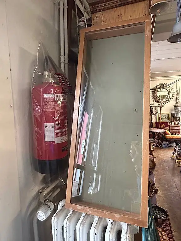 Wand Vitrine, schmal, mit Glastürli