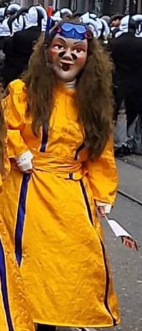 Kostüm mit Larve einmal getragen im 2023