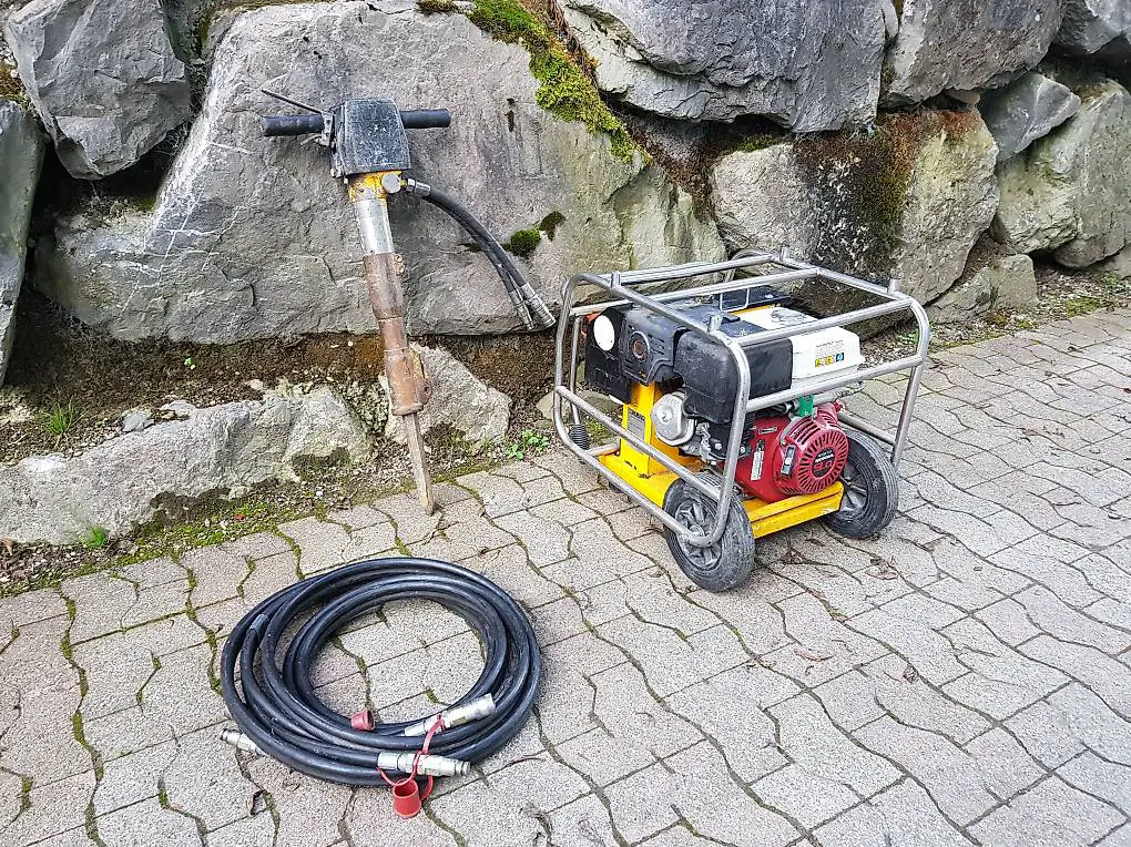 Atlas Copco Hydraulikaggregat mit Abbauhammer