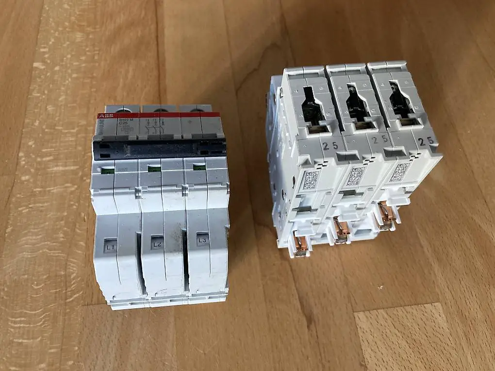 2 Stk. Leitungsschutzschalter ABB S403M-C25