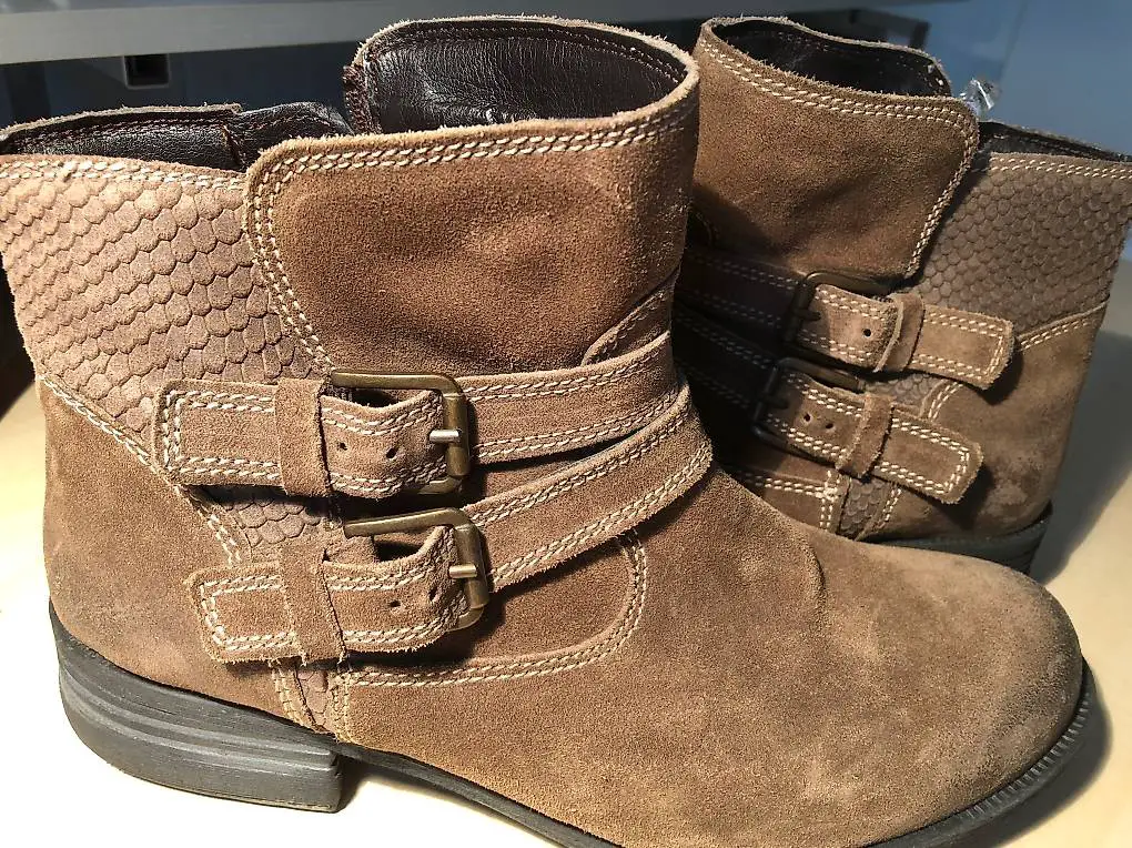 Schuhe / Stiefel leicht gefüttert Leder Gr 40