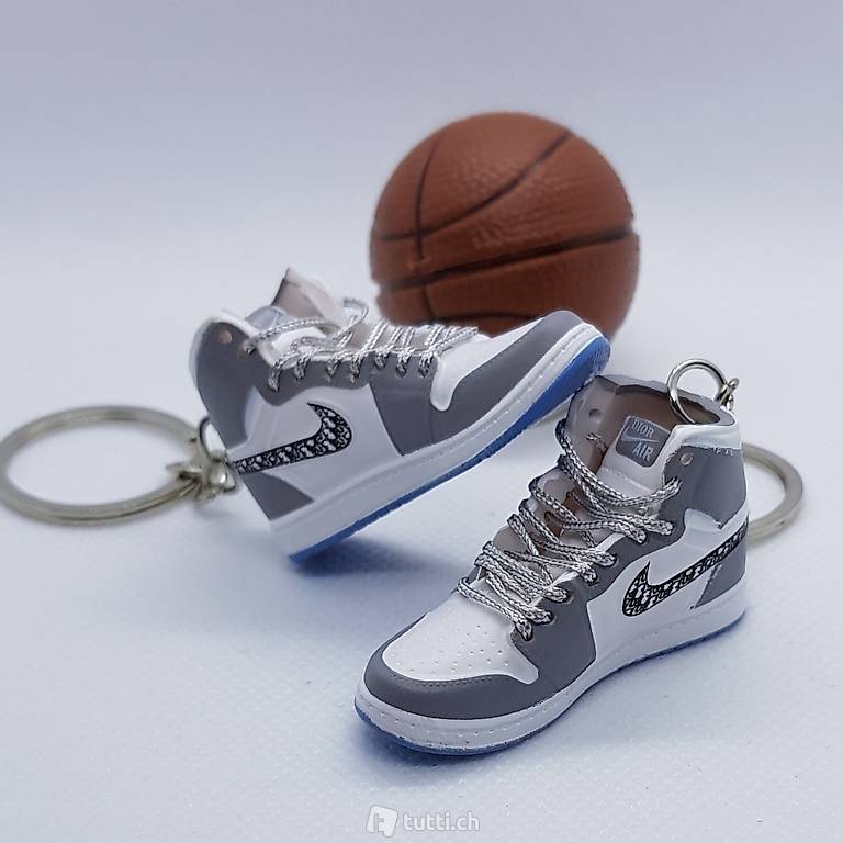 Jordan 1 DIOR keychain