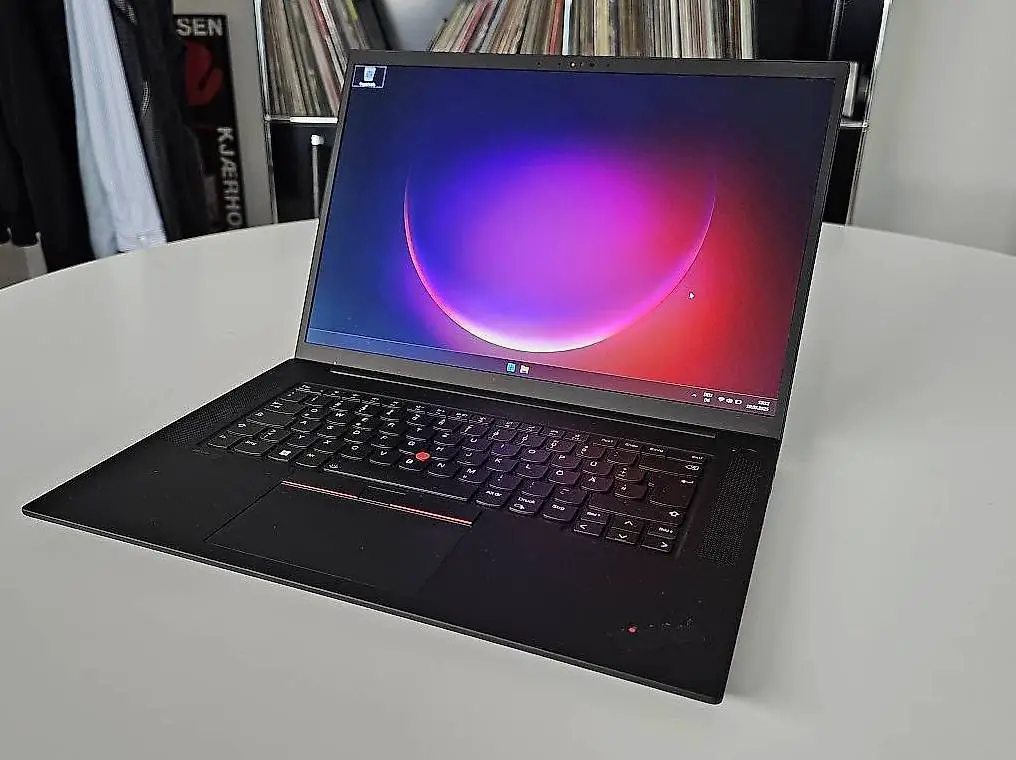 thinkpad p1 g6 | 16" oled | i7-13800h | 64gb | rtx4000 | 2tb
