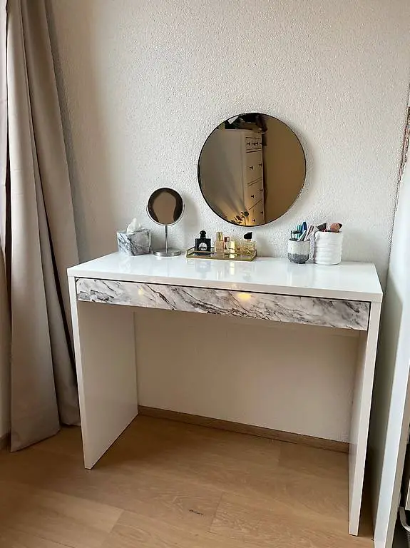 Schminktisch, Schublade selber foliert (Marmoroptik)
